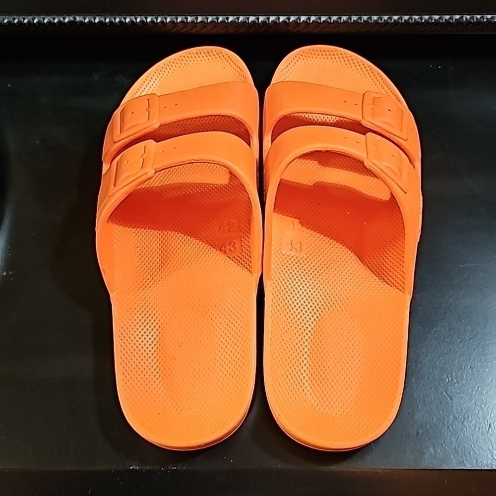 NWT Freedom Moses size 42/43 slides - Picture 3 of 3